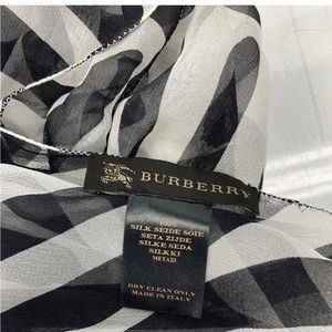 Burberry White&Black Silk Vintage Scarf/COA